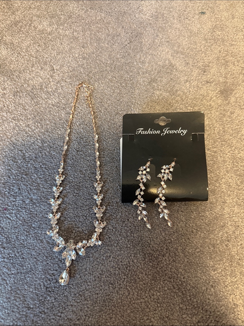Fashion Jewelry Gold and Clear Crystal Leaf Necklace with Dangle Earrings